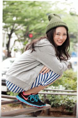扒开乡村美妇两腿挺进