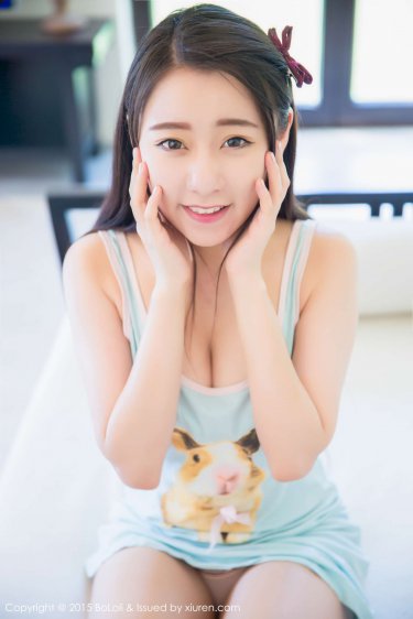 韩国女团穿比口罩还小的上衣
